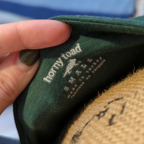 Small long sleeve dress with flower design - Picture 4 of 4